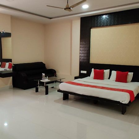 Suvarna Suits Hotel ไมซอร์ ภายนอก รูปภาพ