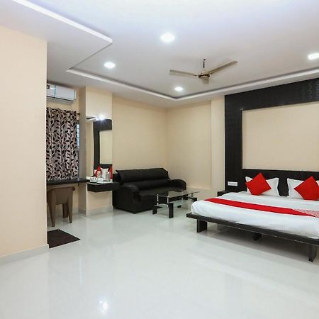 Suvarna Suits Hotel ไมซอร์ ภายนอก รูปภาพ